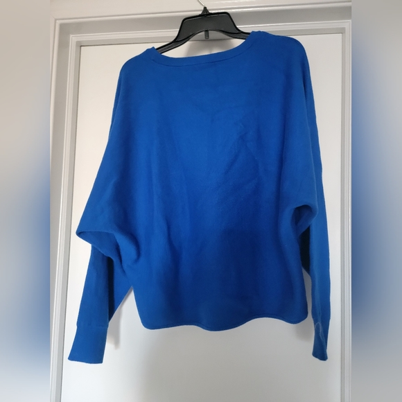 Oversized Calvin Klein sweater. Blue size Medium - Picture 4 of 5
